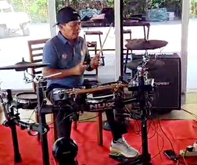Hibur Peserta Turnamen Golf Rektor Unhas Cup II 2025, Gubernur Kaltara ‘In Action’ Gebuk Drum dan Kumandangkan Suara Emasnya
