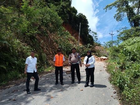 Longsor Latuppa, Pemkot Gerak Cepat Turunkan Alat Berat ke Lokasi Bencana Poros Palopo-Bastem