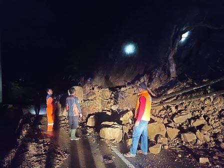 Poros Palopo-Bastem Km 12 dan 14 Dikabarkan Longsor Parah